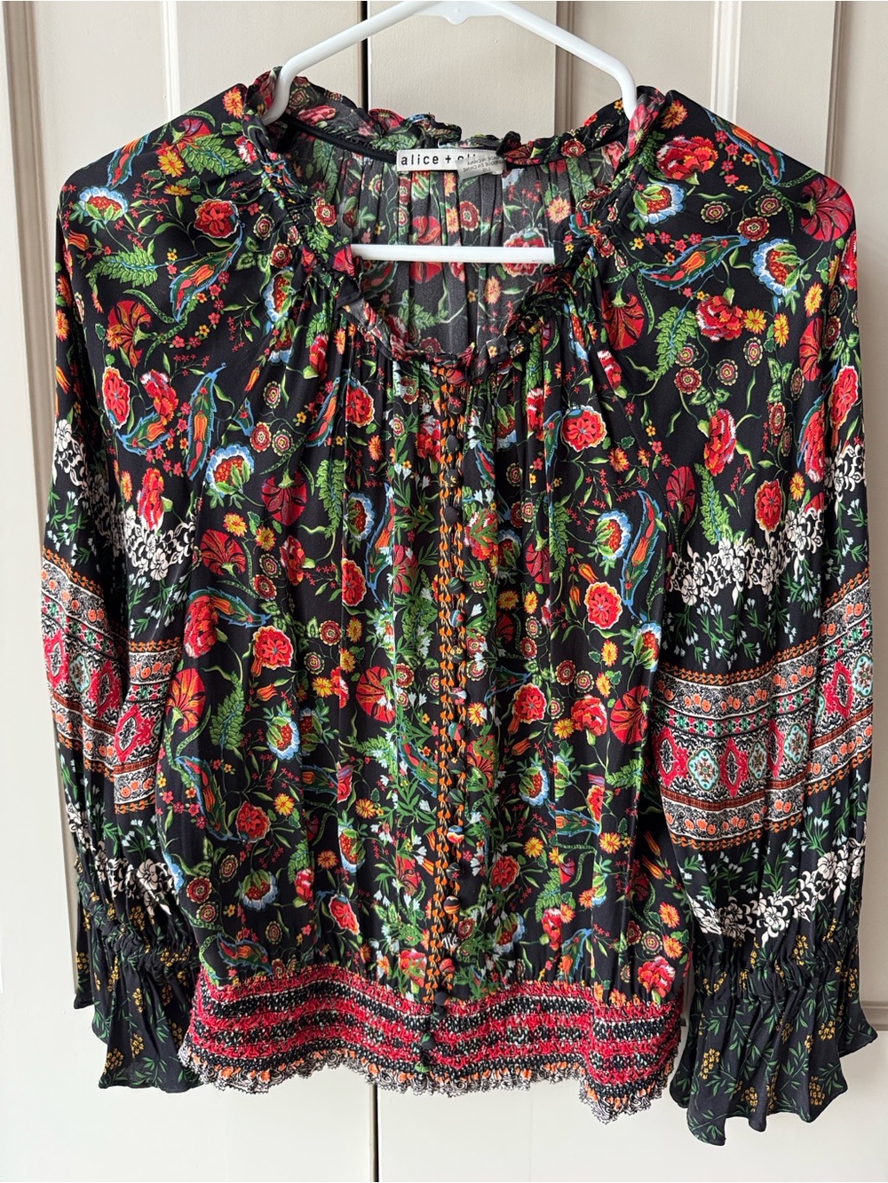 Gorgeous Alice + Olivia Black Floral Peasant Blouse size L LIKE NEW